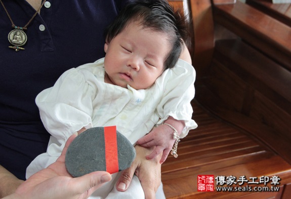 陳寶寶(台北萬華區到府嬰兒寶寶滿月剃頭理髮、免費到府嬰兒剃胎毛儀式吉祥話)。到府剃頭剃胎毛主持、專業拍照、DVD光碟、證書。★購買「臍帶章、肚臍章、胎毛筆刷印章」贈送：剃頭、收涎、抓周，三選一。2015.09.29 照片9